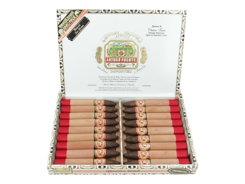 Màu sắc chủ đảo là vàng đồng